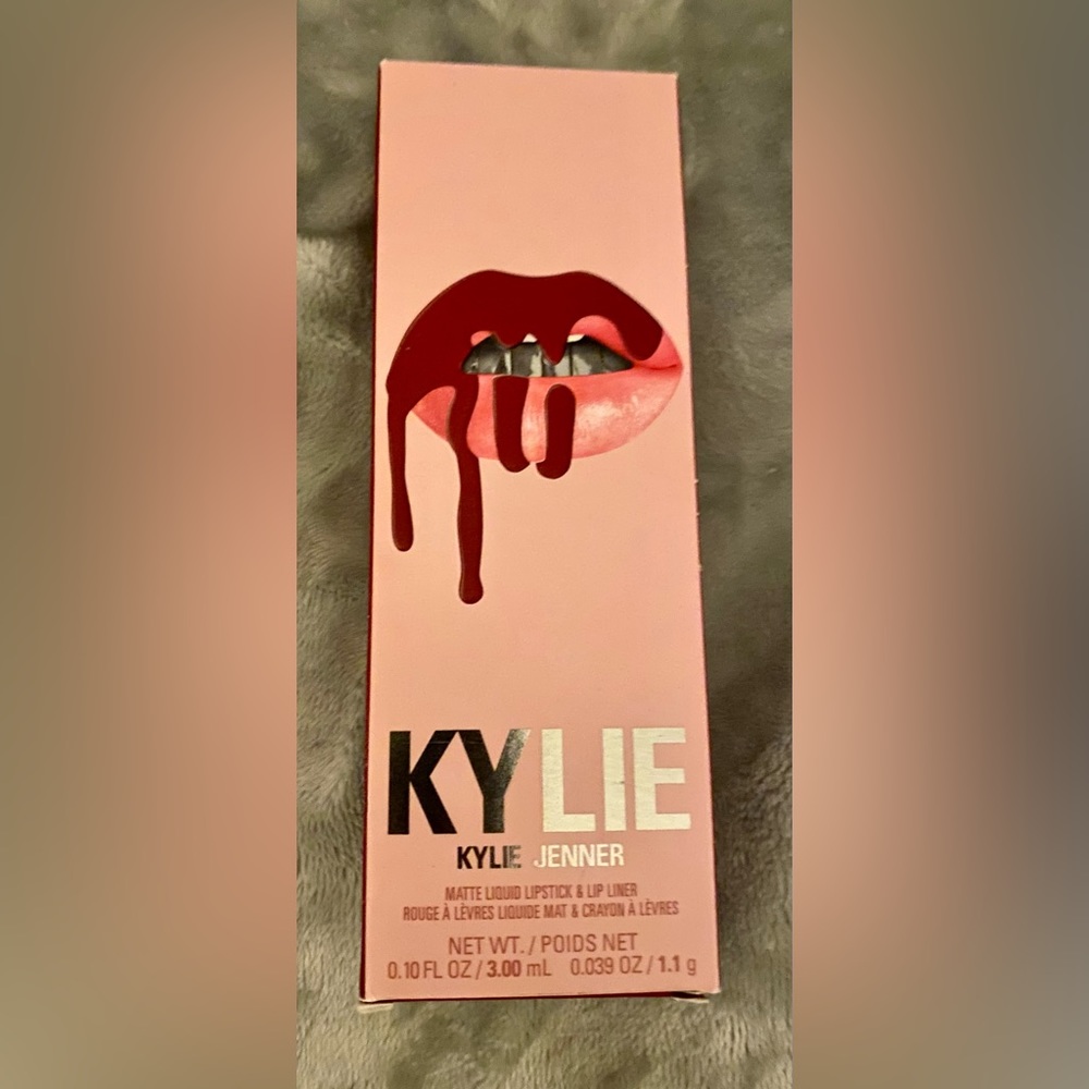 Kylie Jenner lip kit! Beautiful color and brand new!